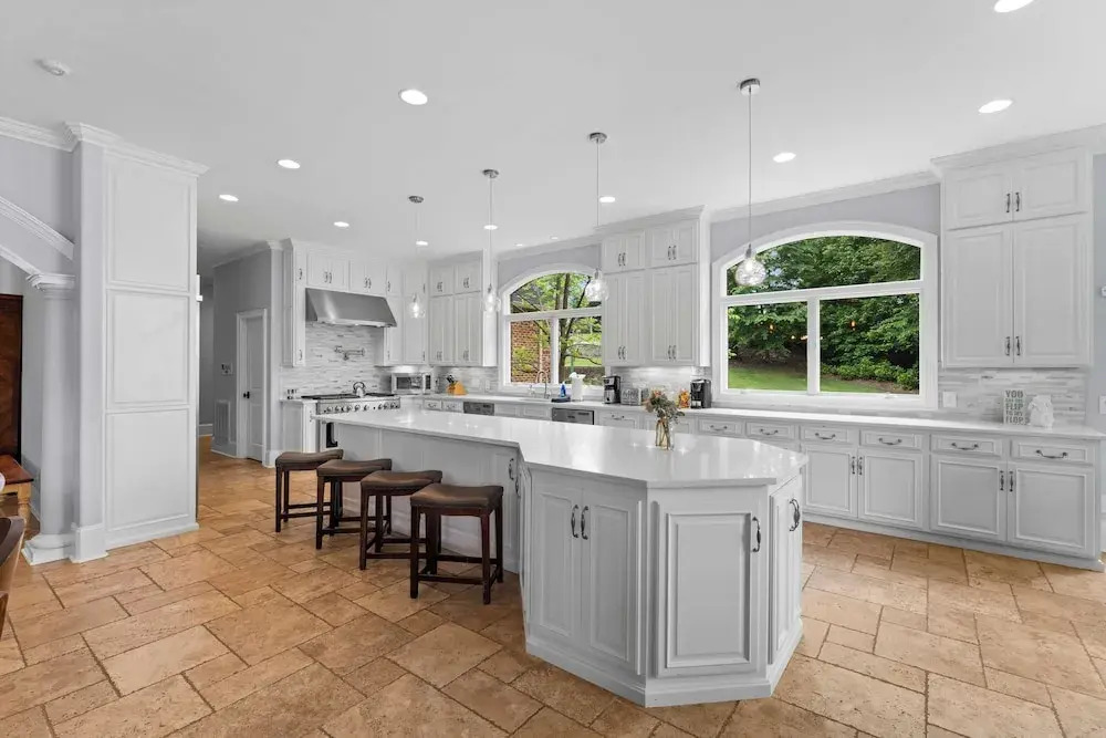 Flip Flop Therapy by Avantstay Lakefront Home w/ Game Room & Dock Access