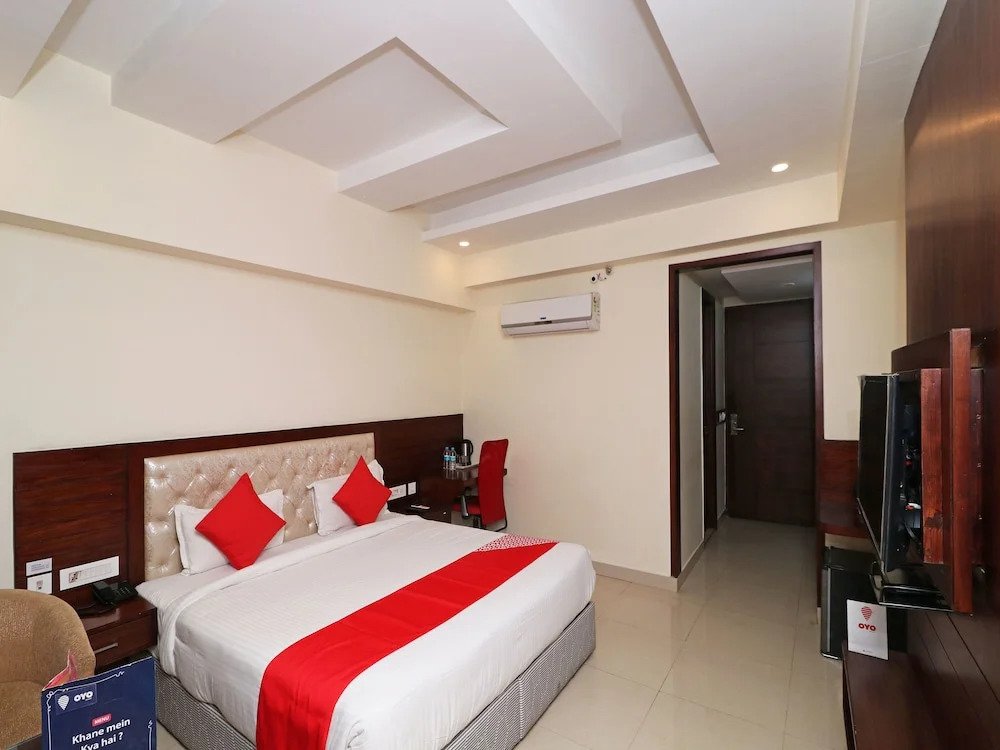 OYO 12823 Hotel Pearl Avenue