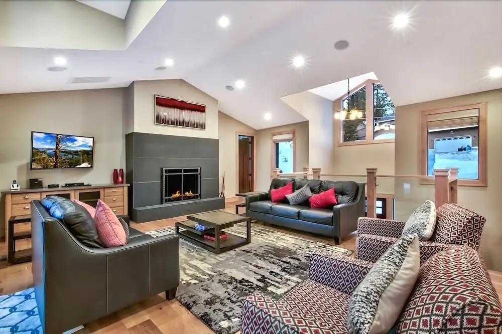 Redwood Lodge 7 Bedrooms 5.5 Bathrooms Home