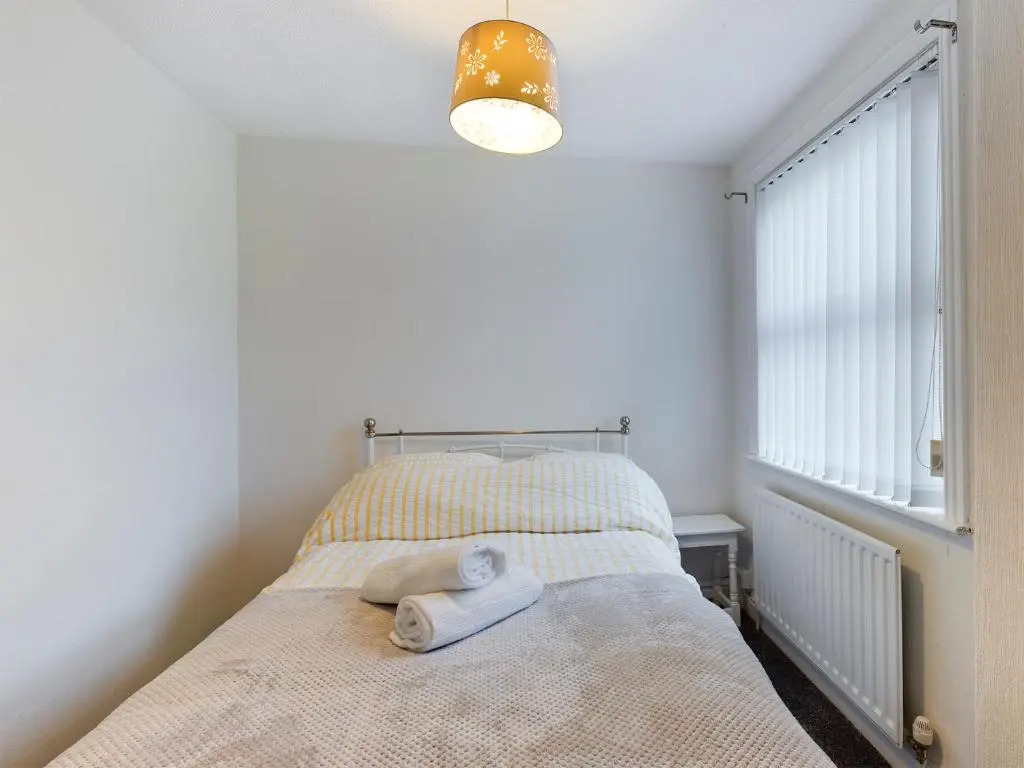 Cheerful 3 bedroom home with free parking and WIFI