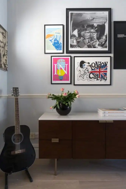 Artistic 3 Bedroom London Home With Garden