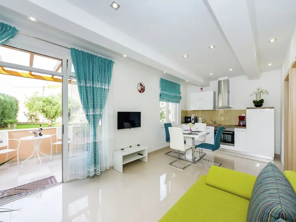 Luxury Apartment in Zadar With Covered Terrace