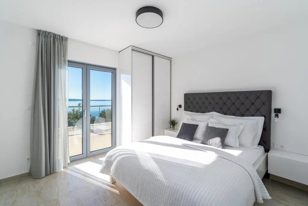 Seaview Villa Big Blue with 32sqm heated pool, 4 bedrooms, and 3 bathrooms