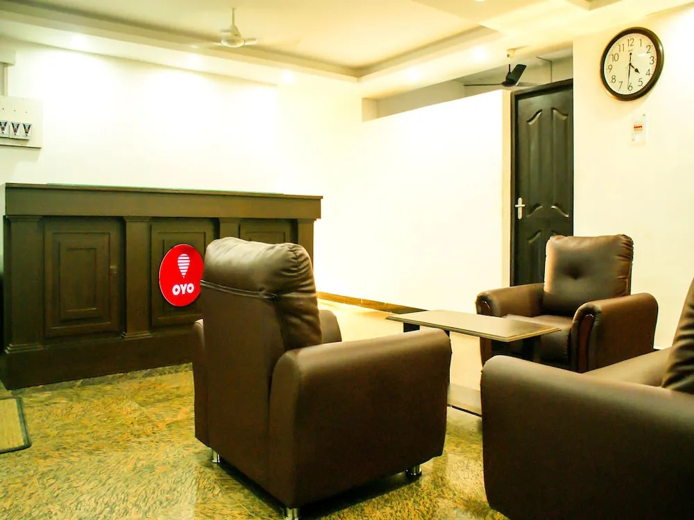 OYO 9902 Nedumparambil Residency