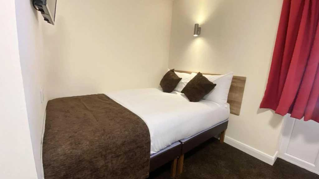 Russ Hill Hotel