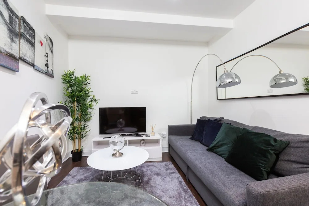 Chic Three Bed Shoreditch Gem Sleeps 8 A2