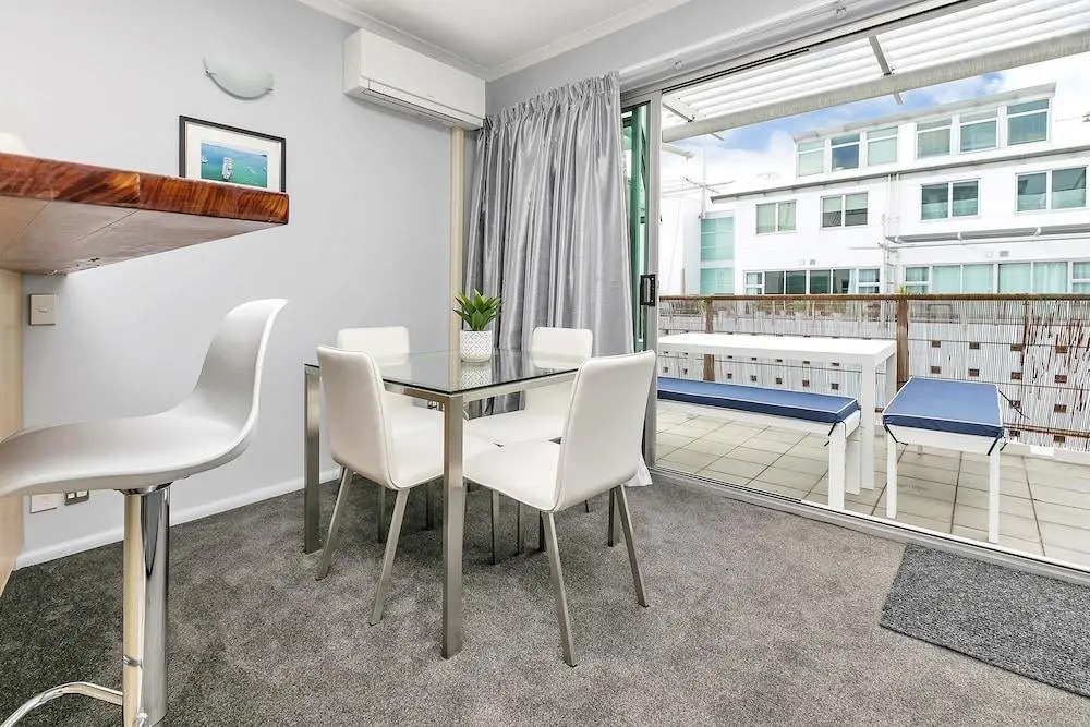 Deluxe Waterfront & City Apartment