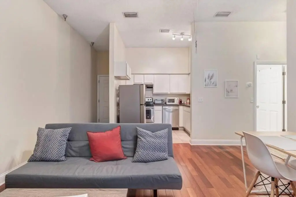 LT Stay Discounts! Cozy 2 BR Apt - Pet Friendly!