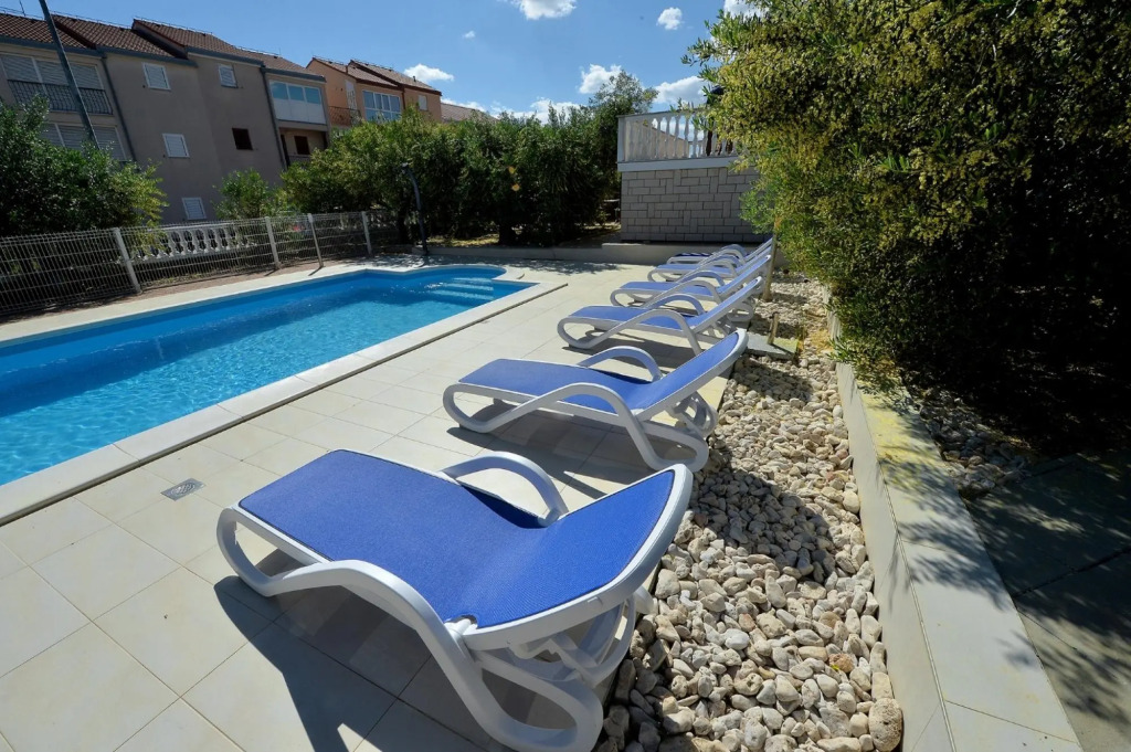 Olive - Swimming Pool - SA5