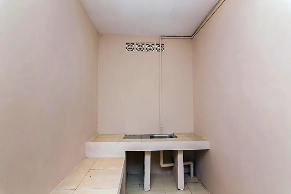OYO Life 2579 Kost Anggun 2