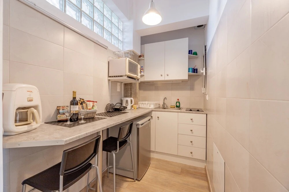 Renovated 3rd Floor Appartment