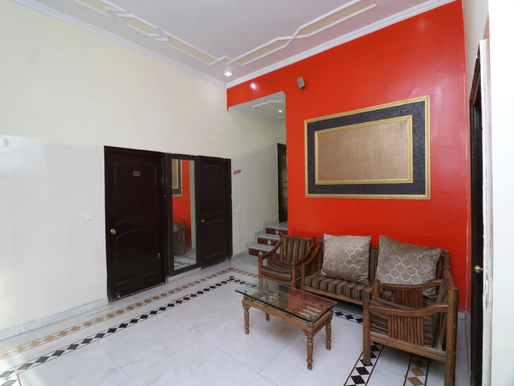 Hotel Laxmi Palace Near ISBT Dehradun