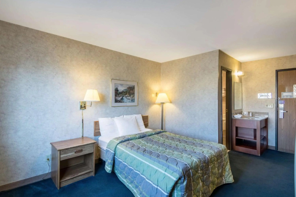 Motel 6-Eau Claire, WI