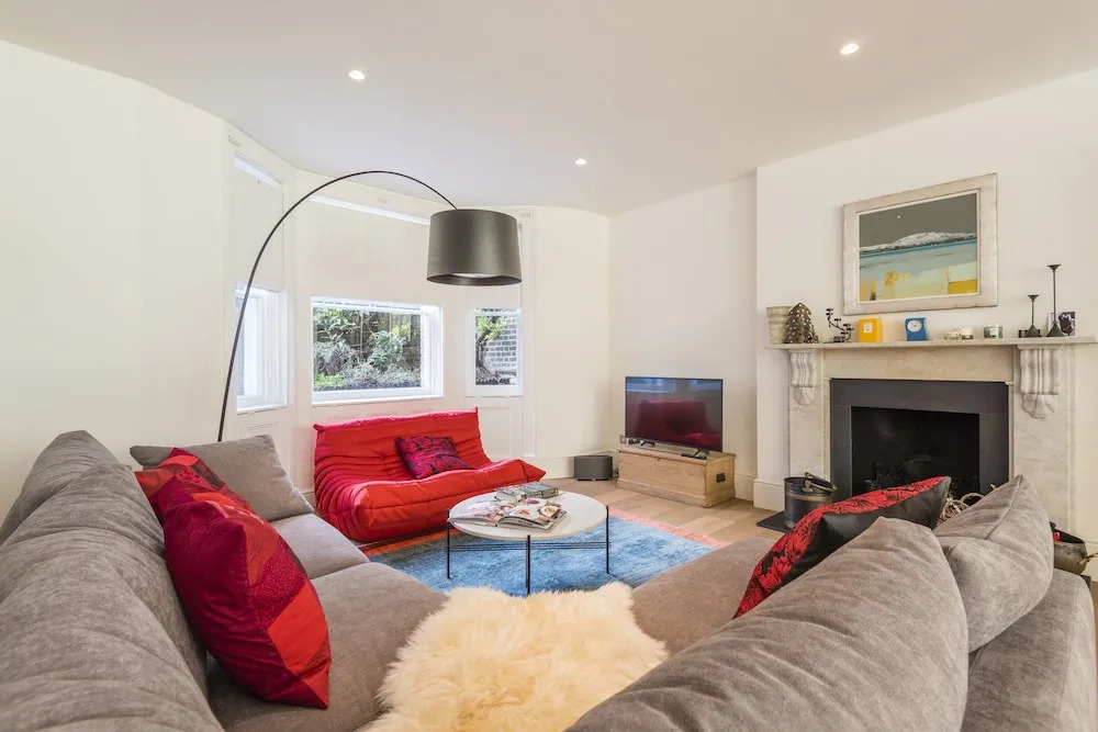 Luxurious Highbury Mansion with Beautiful Garden
