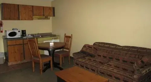 The Pinecone Inn & Suites