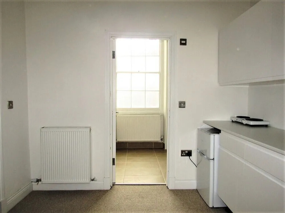 Large Private Double En-suite - 5