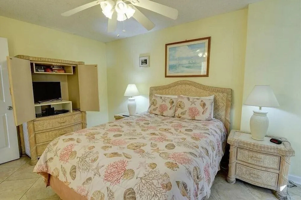 TradeWinds 601 by RedAwning