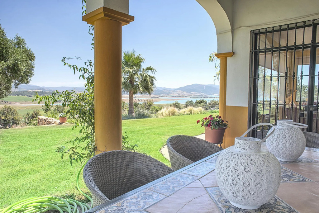 Private Villa Cortijo Sierra y Lago with private swimming pool