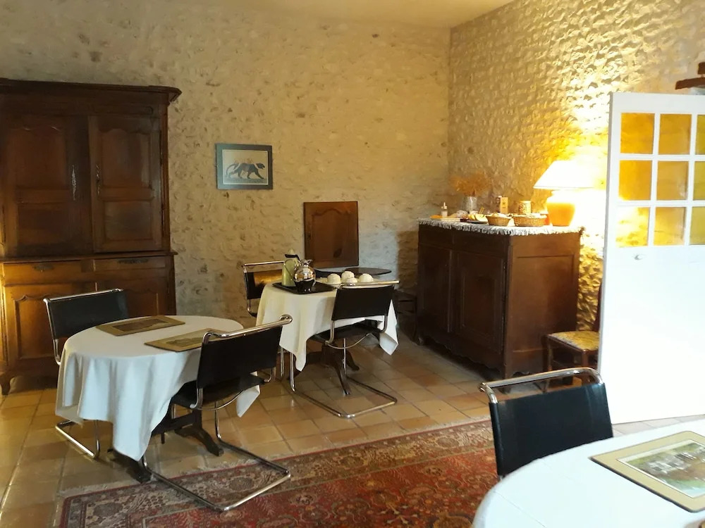 Logis de Chenac - Chambres et table dhôtes