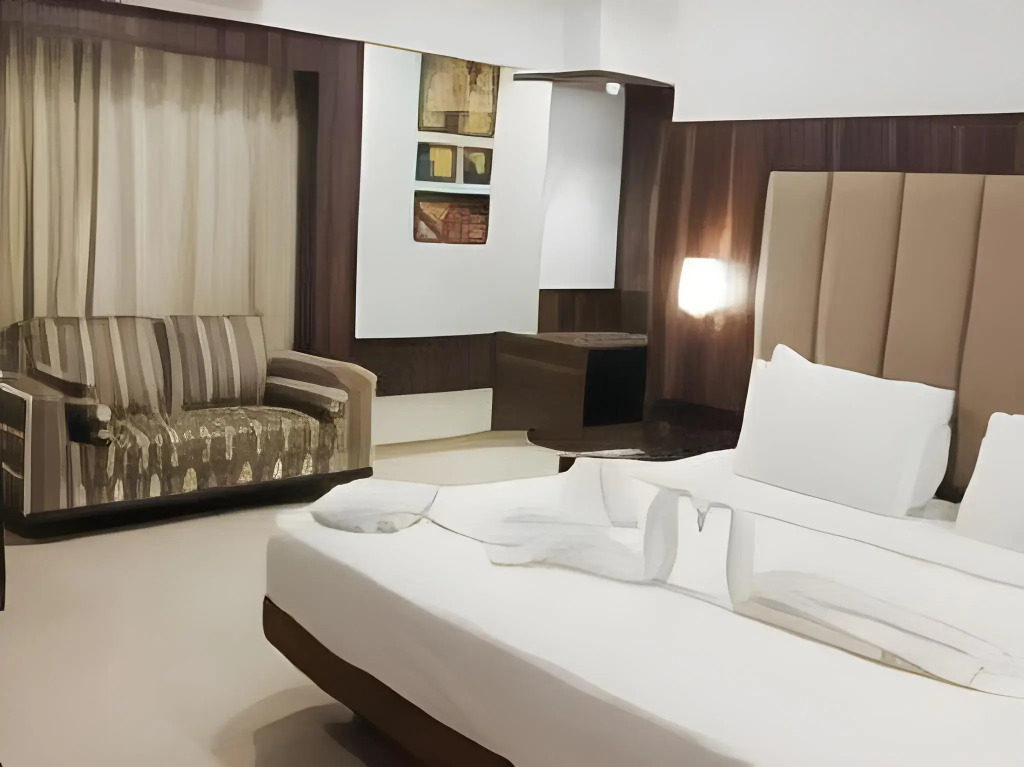 Golden Chariot The Boutique Hotel, Andheri