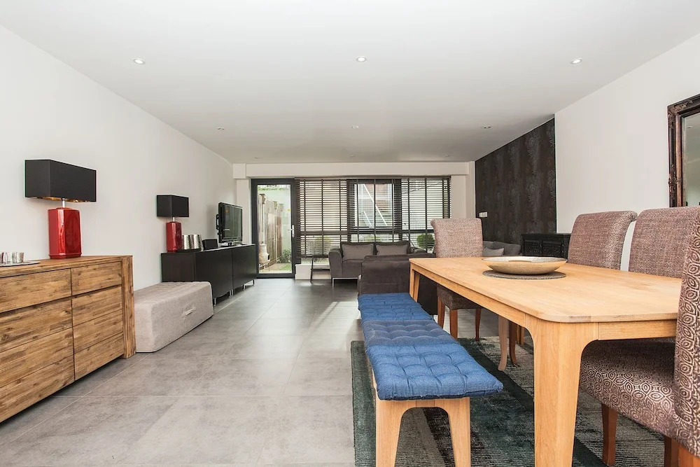 Beautiful Duplex Flat, sleeps 6, close to tube