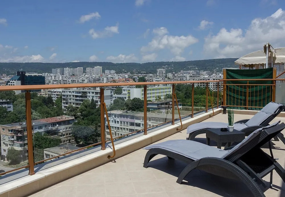 FM Luxury 1-BDR Apartment  with Terrace