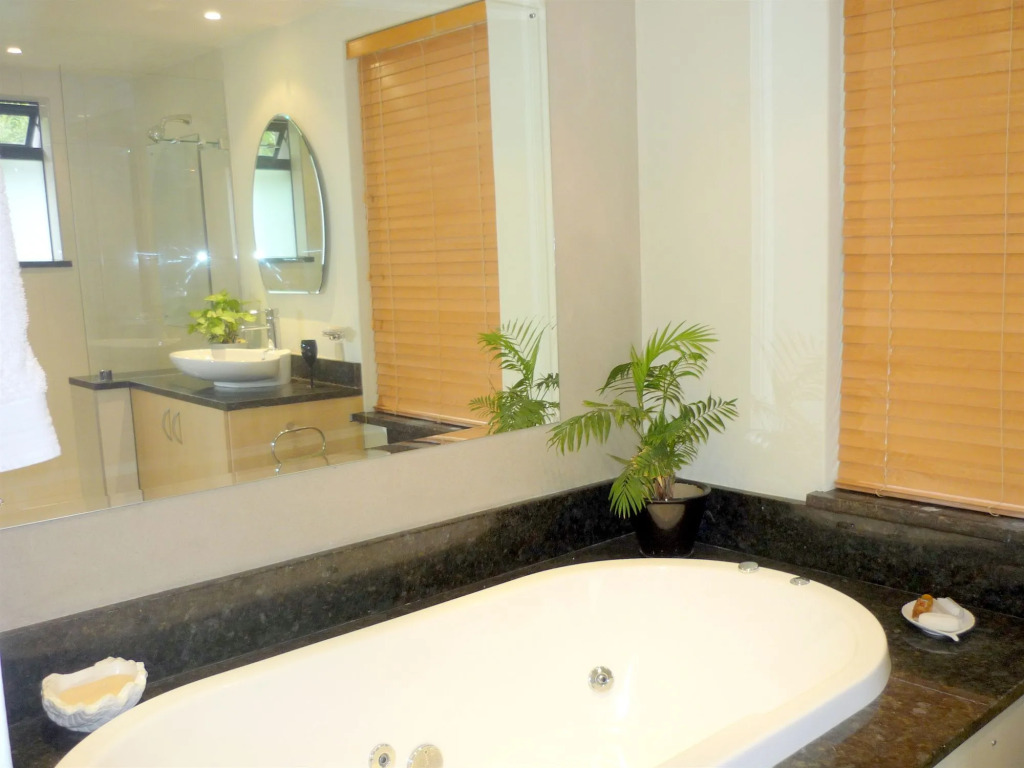 185 on BEACH Boutique Suites