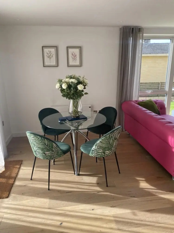 Large Garden 2 Bed Apartment With Private Parking in Bath City