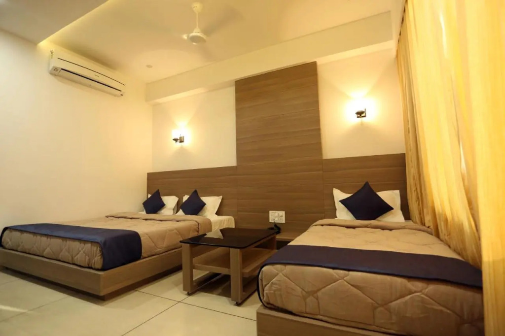 Hotel Avista - Unmarried Couples and NRI not allowed