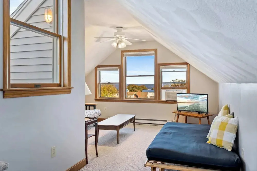 Nubble View Home for 10