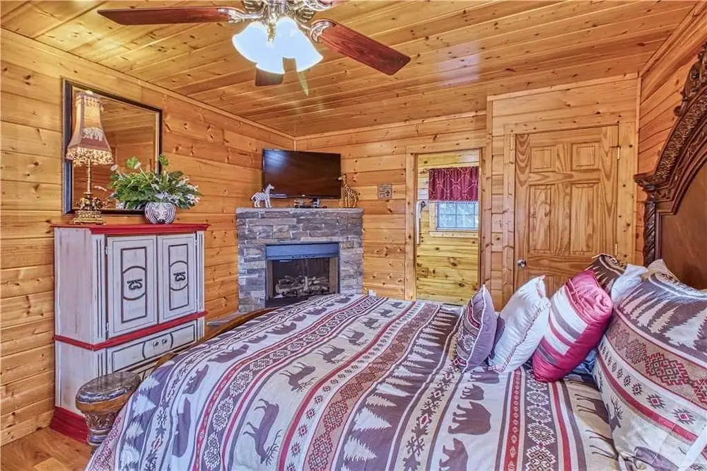 Kissing Retreat - Two Bedroom Cabin