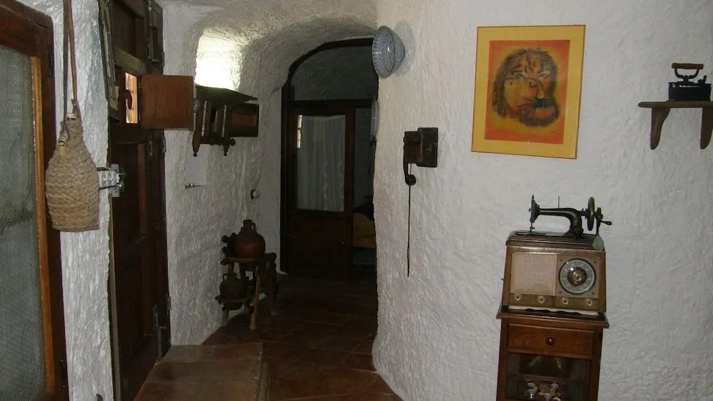 Cueva El Guindas