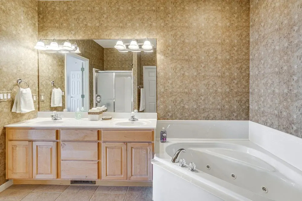Lakeside Osage Beach Condo in Lands End Community