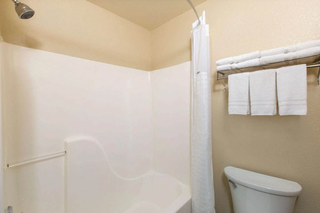 Super 8 by Wyndham Ottawa