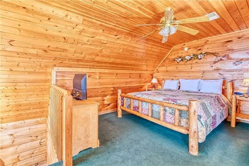 Hummingbird Hideaway - One Bedroom Cabin