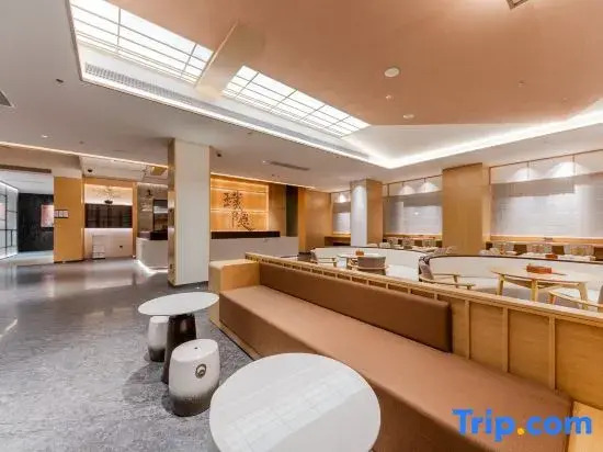 Jianguo Hidden Hotel (Shanghai Caolu GuTang Road Metro Station)