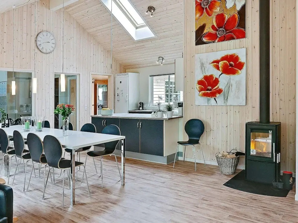 Pet Friendly Holiday Home in Dronningmølle near Sea