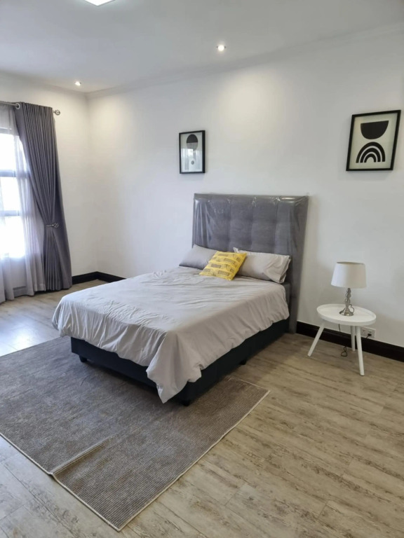 Beautiful 3 bedroom home in a gated complex with private garden and pool