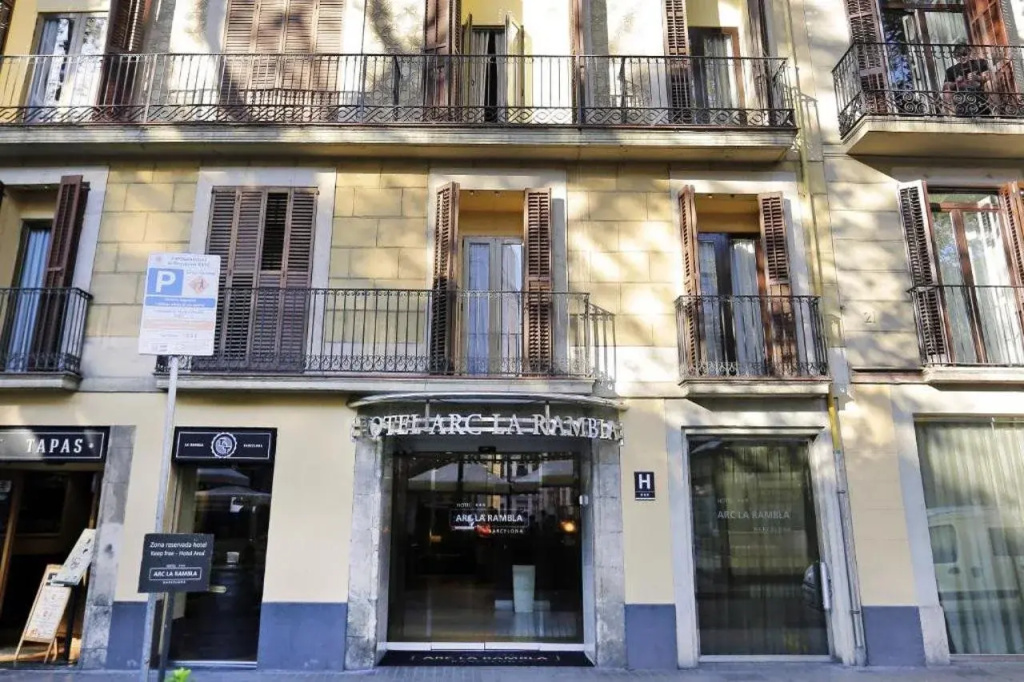 Отель Arc la Rambla