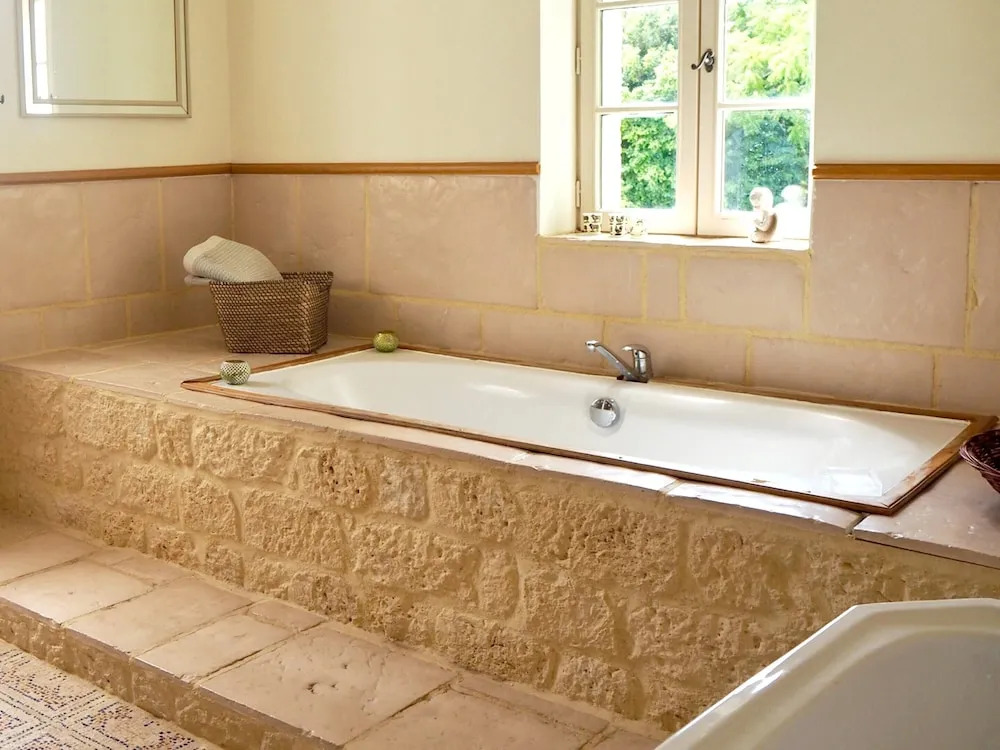 House With 6 Bedrooms in Montignac-charente, With Private Pool, Enclos