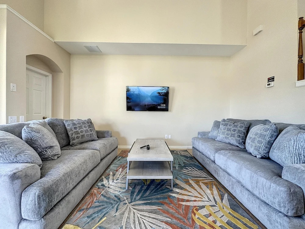 Luxury 6BD 3,5BA Pool Home in Windsor Palms Resort villa