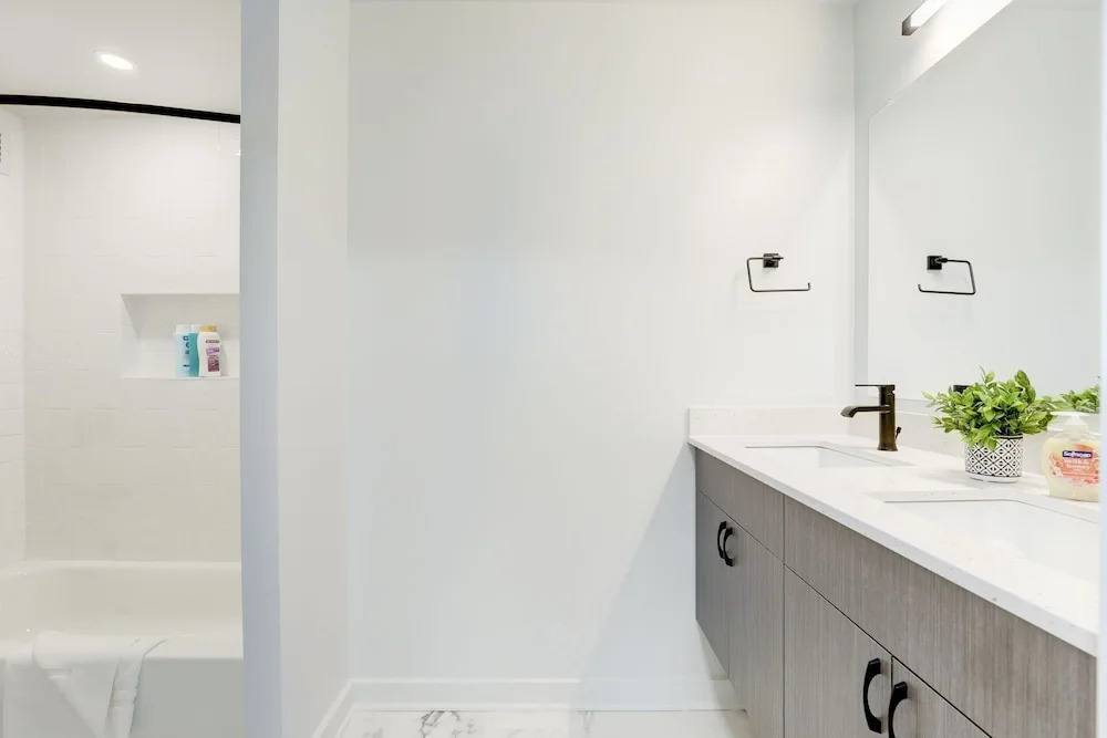 Arlington Modern Comfort Meets City Life