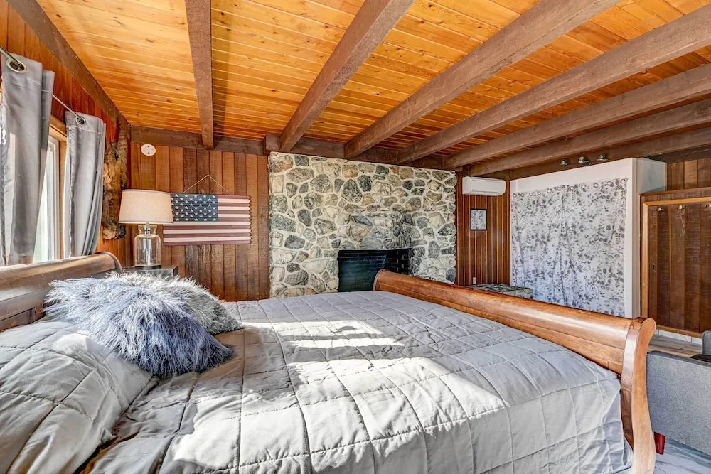Pet-Friendly Grants Pass Home w/ Hot Tub