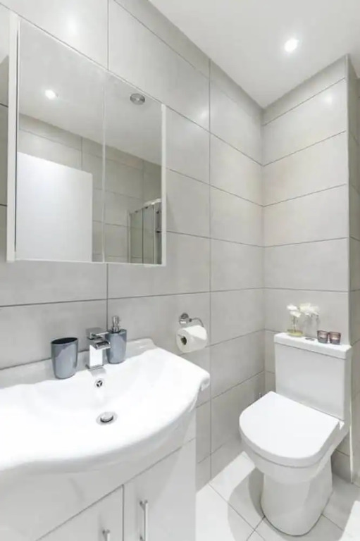 London Bermondsey, 3 People, Beautiful Studio