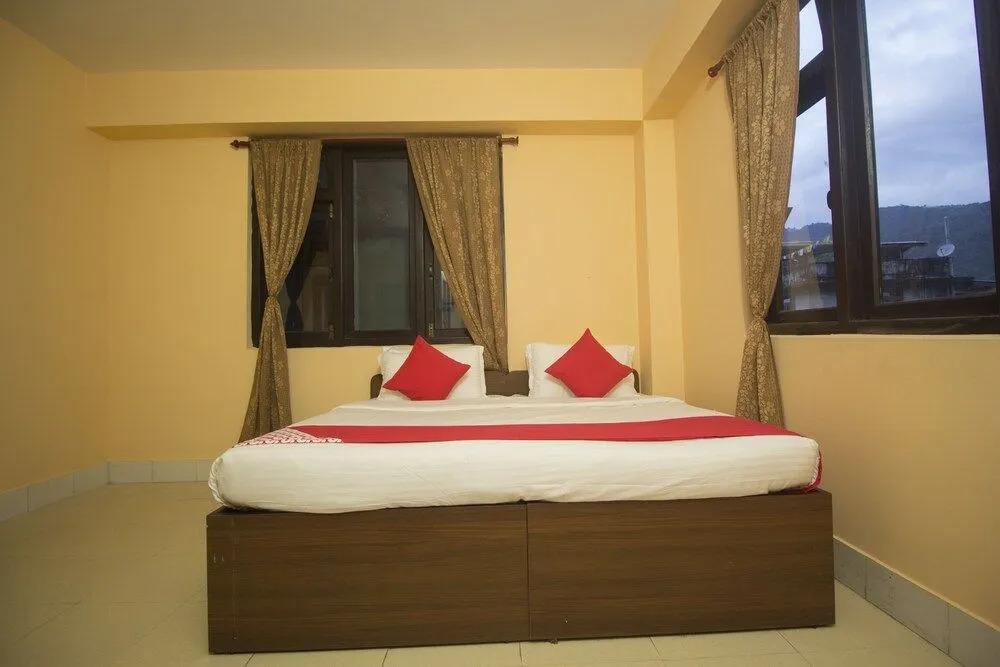 OYO 18455 Hotel Golden Shangrila
