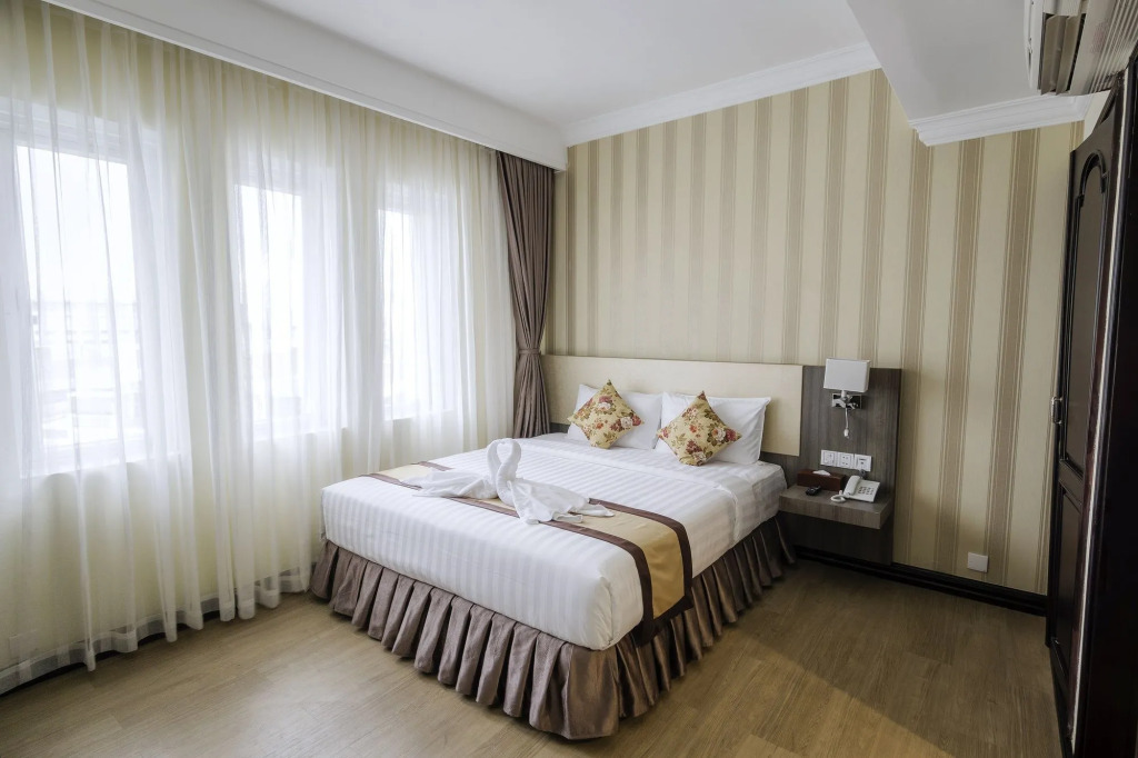 Paradise Hotel