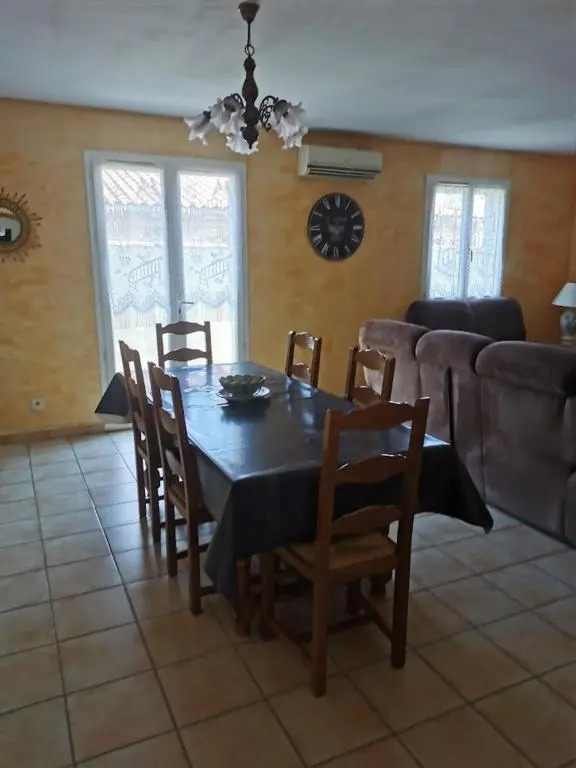 Belle villa de 90m2 au calme avec jardin et parking à 10 mn de la mer en voiture