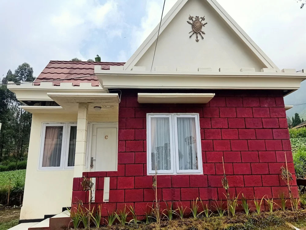 Istana Bromo Resort And Resto