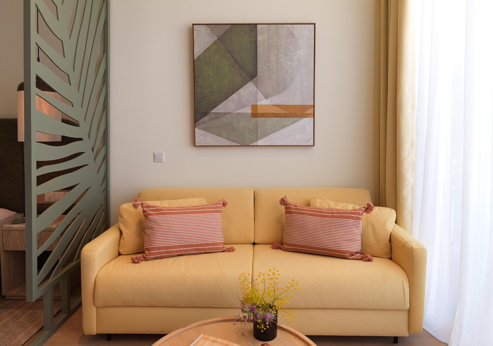 NALU Latchi - Leonardo Limited Edition