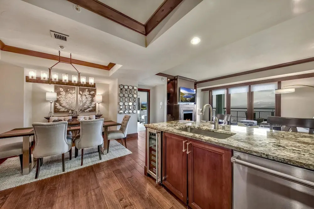 Summer Sale: Constellation S | 3 Bedroom Penthouse Condo by RedAwning